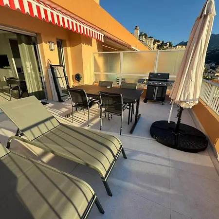 Dernier Etage Coeur Menton, Vue Parking Prive Apartamento *