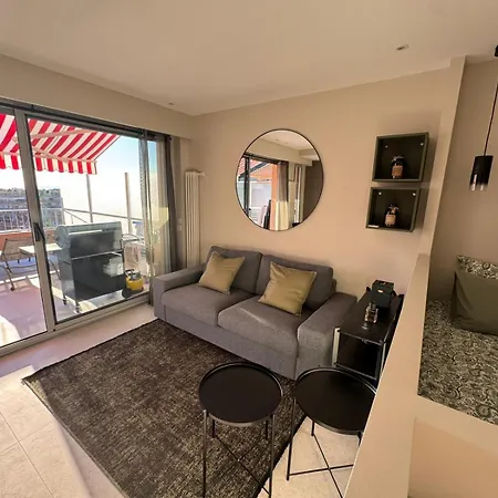 Dernier Etage Coeur Menton, Vue Parking Prive Apartamento