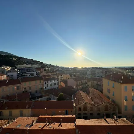 Dernier Etage Coeur Menton, Vue Parking Prive